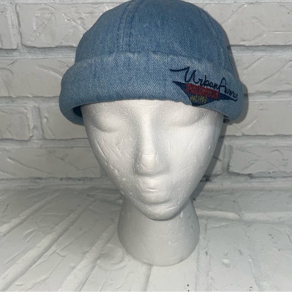 Urban brimless hat - Picture 2 of 5